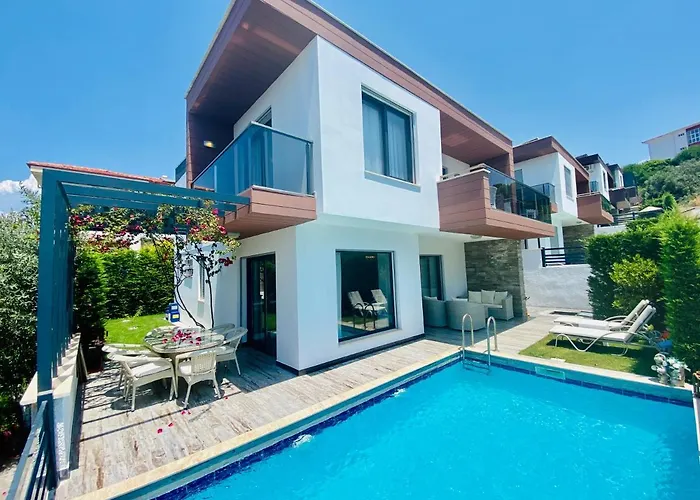 Kusadasinda muhtesem havuzlu villa MIRAY A3